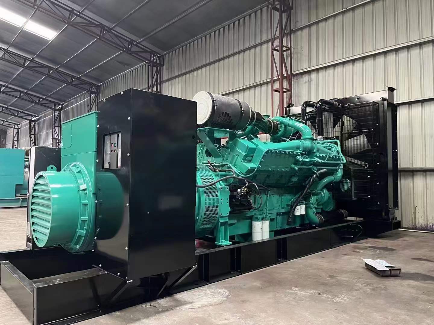 五龙口镇如何降低 800kW 柴油发电机输出电流的波动？